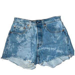 Levis 501 shorts acid wash!